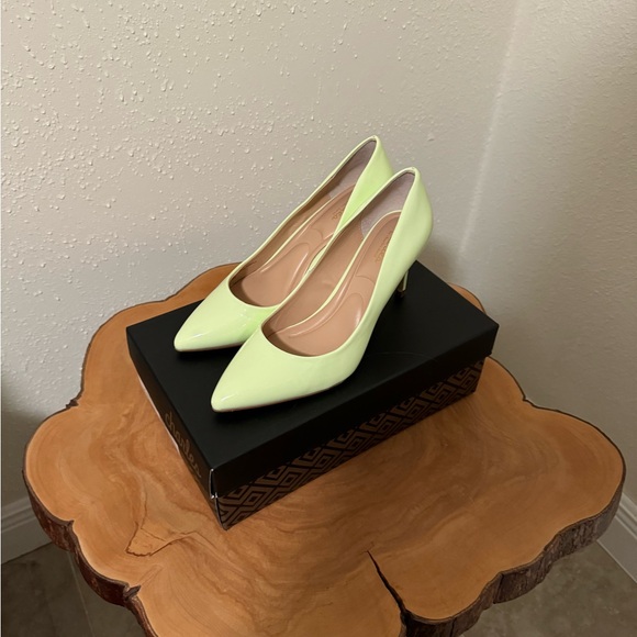 Charles By Charles David Sublime Pump - Picture 11 of 14